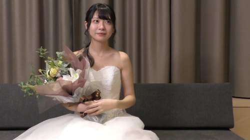 246.FC2-PPV-3237415 无码，Erika酱（绘里香）泪流满面的毕业婚礼！ 粉丝感恩个人写真环节挑战奖励！轮流颜射口爆吞精！（2V）-第1张图片-萌站