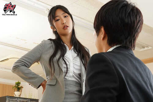 DASS-536 厳格な巨乳上司にママ活で遭遇したら、子宮密着ホールド求愛されてオレの中出しで本当のママにしてしまった件。 水川スミレ-第1张图片-萌站