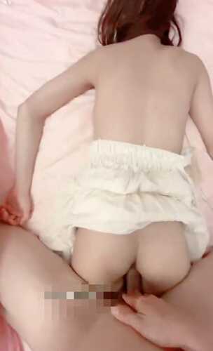 奶裙妹妹和哥哥打炮-第1张图片-萌站