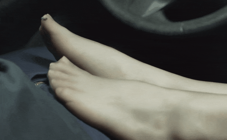 米菲兔黑丝御姐车中口交+足交，非常对味 御姐范十足 -第4张图片-萌站