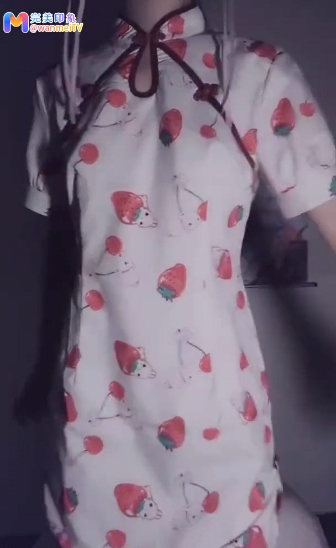 清纯高中生萝莉展示白嫩身材-第1张图片-萌站