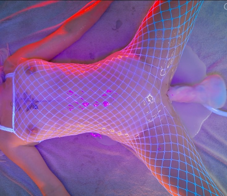 作者：creamyspot  主题：荧光渔网-第1张图片-萌站