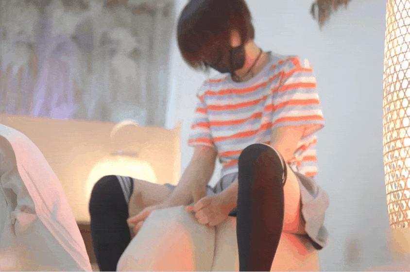 「粉红兔TW」放假了手機約個男淫來爆操我 暖色条纹上衣＋白虎粉穴 太完美了-第4张图片-萌站