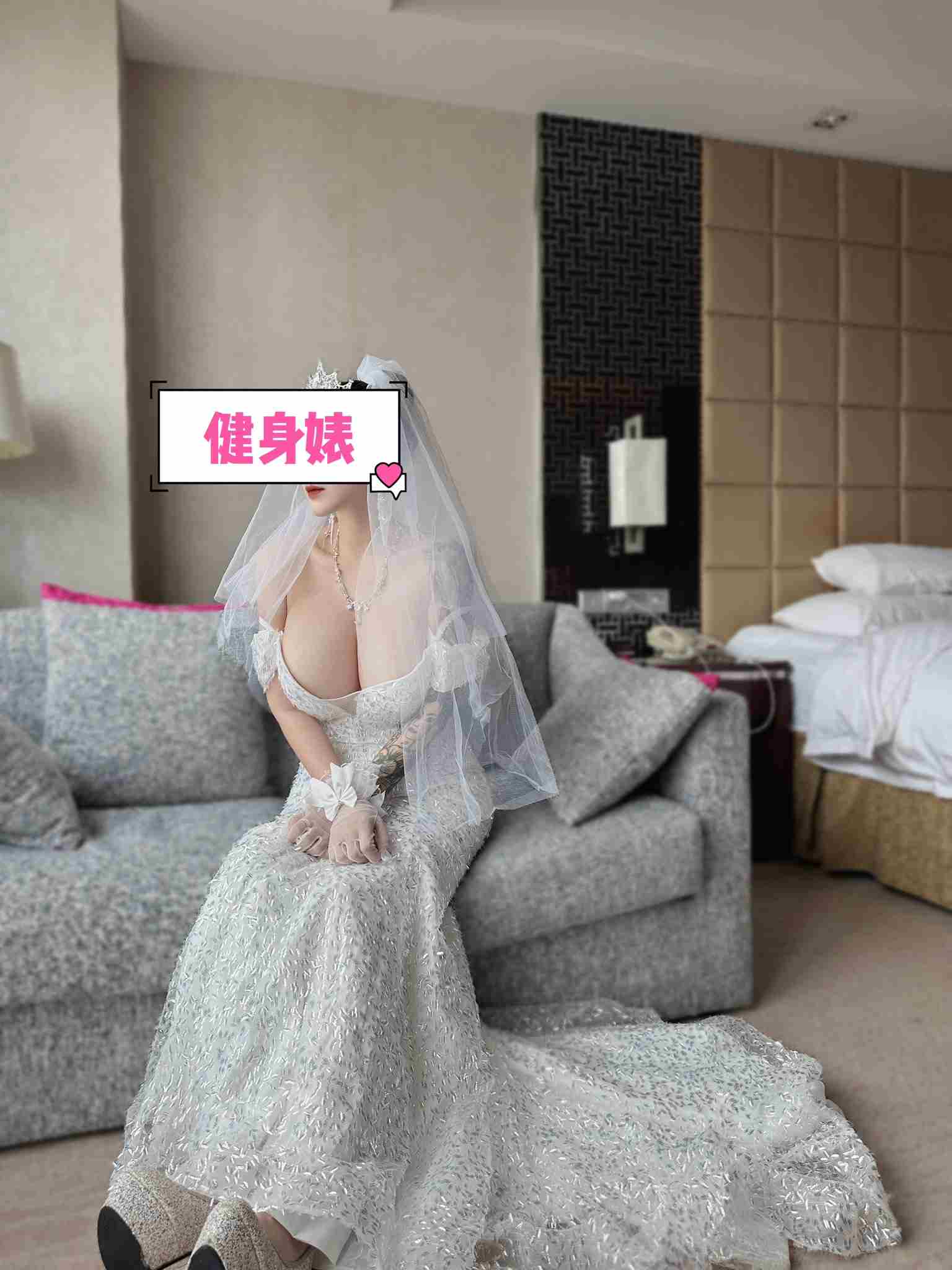 反差女神『健身婊』一边含肉棒一边被金主爸爸扇脸，看着娇妻被像玩具一样操，淫水滴到脸上[22V，820P+590M]-第7张图片-萌站