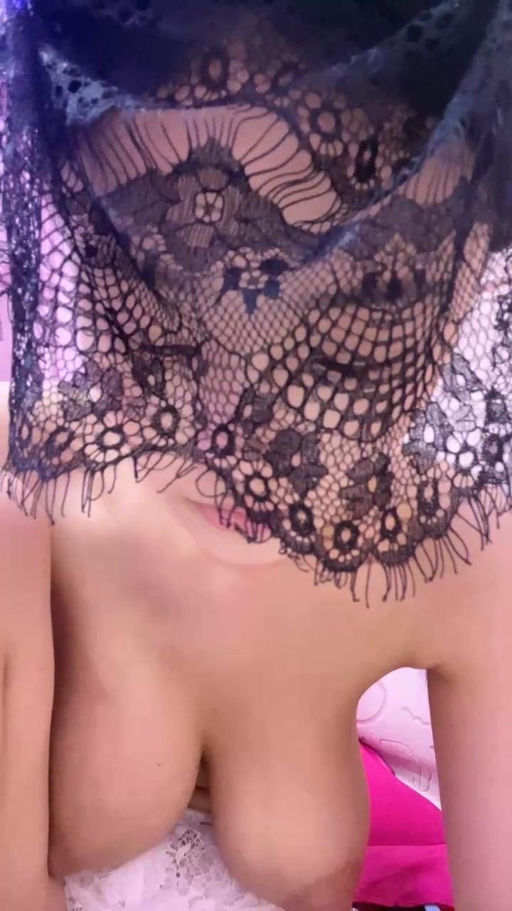 真实的巨乳爱好者，大哥手中奶子揉捏变形，跟狼友互动听指挥口交大鸡巴-第1张图片-萌站