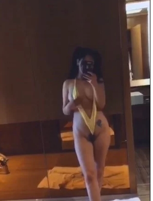 刘钰儿 微信福利12V 老资源补 [12v+1.21g]-第1张图片-萌站