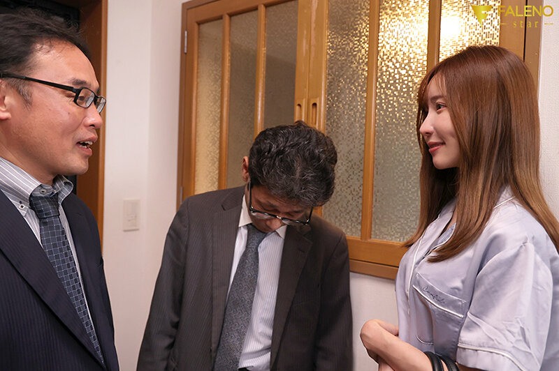 家庭内NTR 旦那の在宅中に家の死角でヤられる興奮に背徳悶えイキで圧倒的敗北した人妻 天使もえ チェキ付き-第2张图片-萌站
