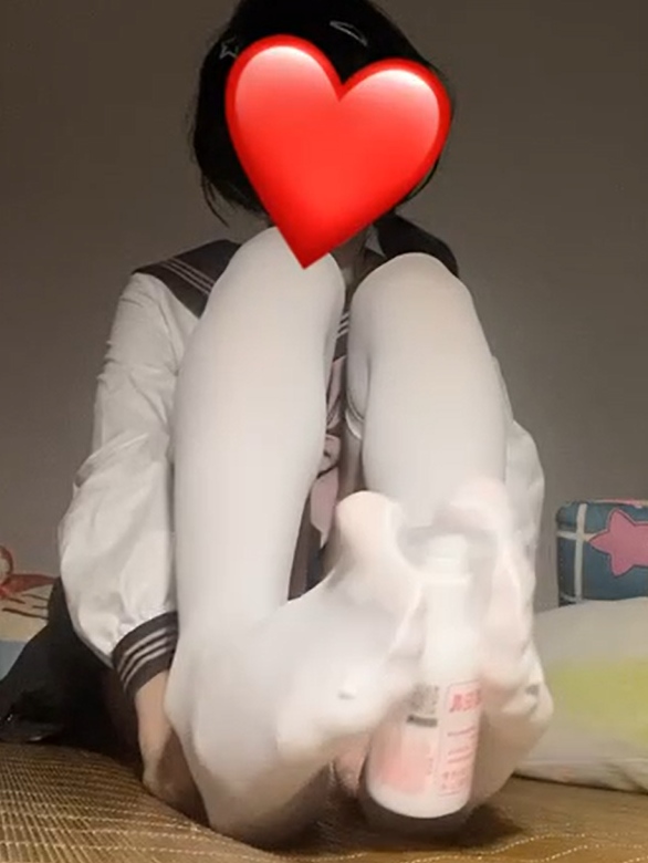 让超可爱的单纯白丝小男娘帮你足交叭-第1张图片-萌站