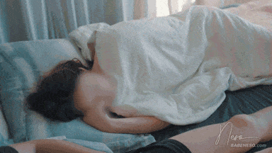 内射的宝贝从阴户中舀出精液并在早上做爱后吃掉 -第3张图片-萌站