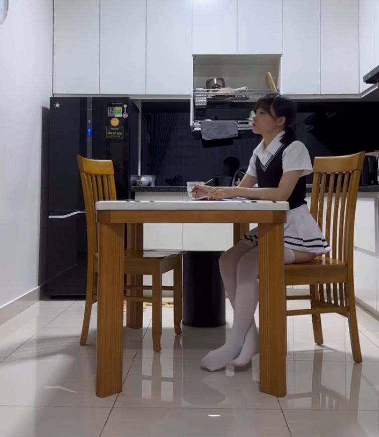 清纯邻家小妹一脸清纯的白丝JK小妹妹在家学习被入室强干，娇嫩菊花捅入巨大肉棒 被颜射后一脸懵-第11张图片-萌站