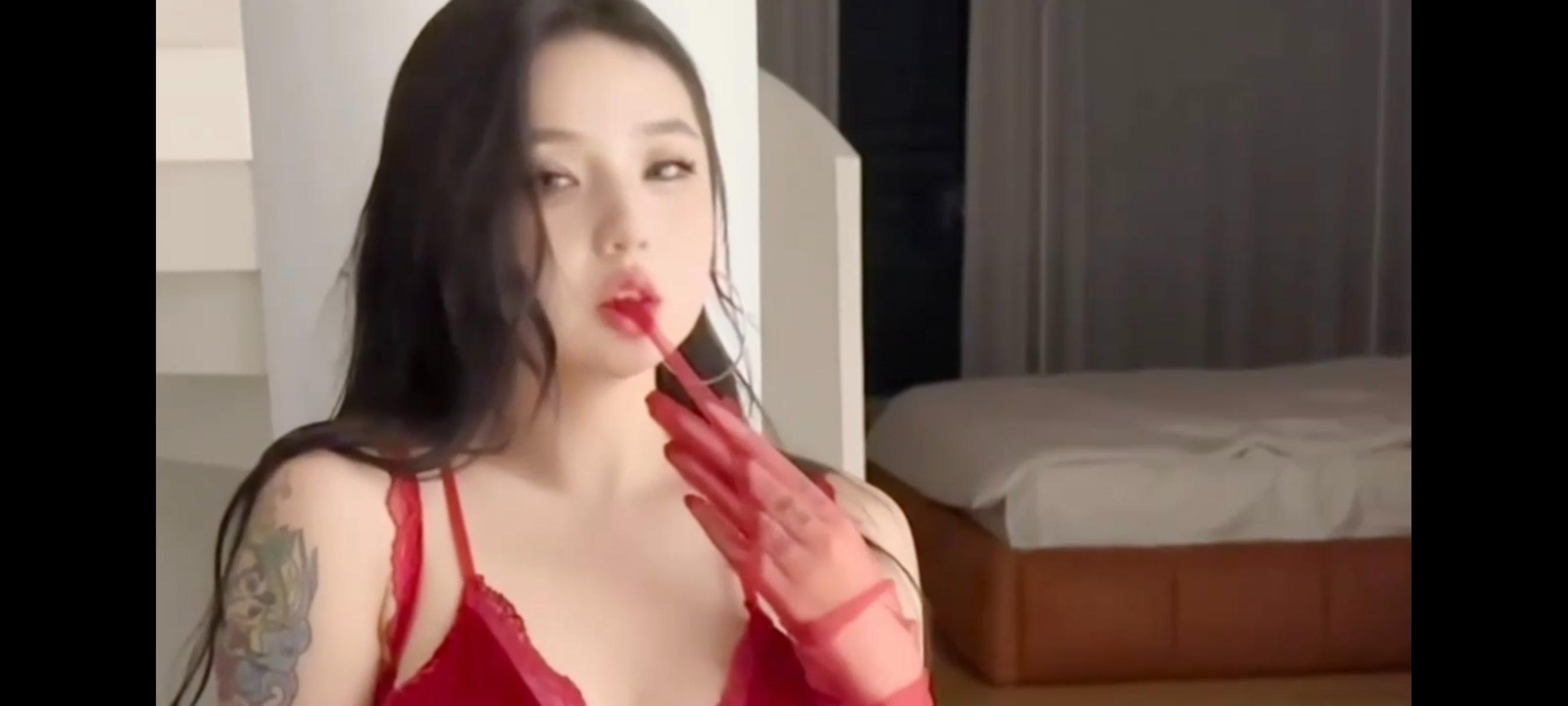 糖心童颜巨乳红色情趣内衣-第1张图片-萌站