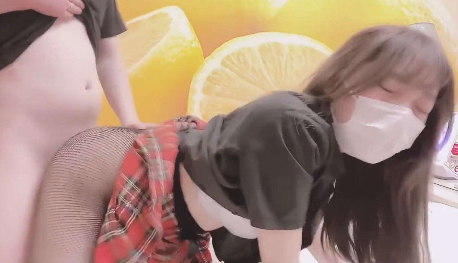 在私人拍摄中享受一个超级可爱日本18岁女孩的大奶子-第1张图片-萌站