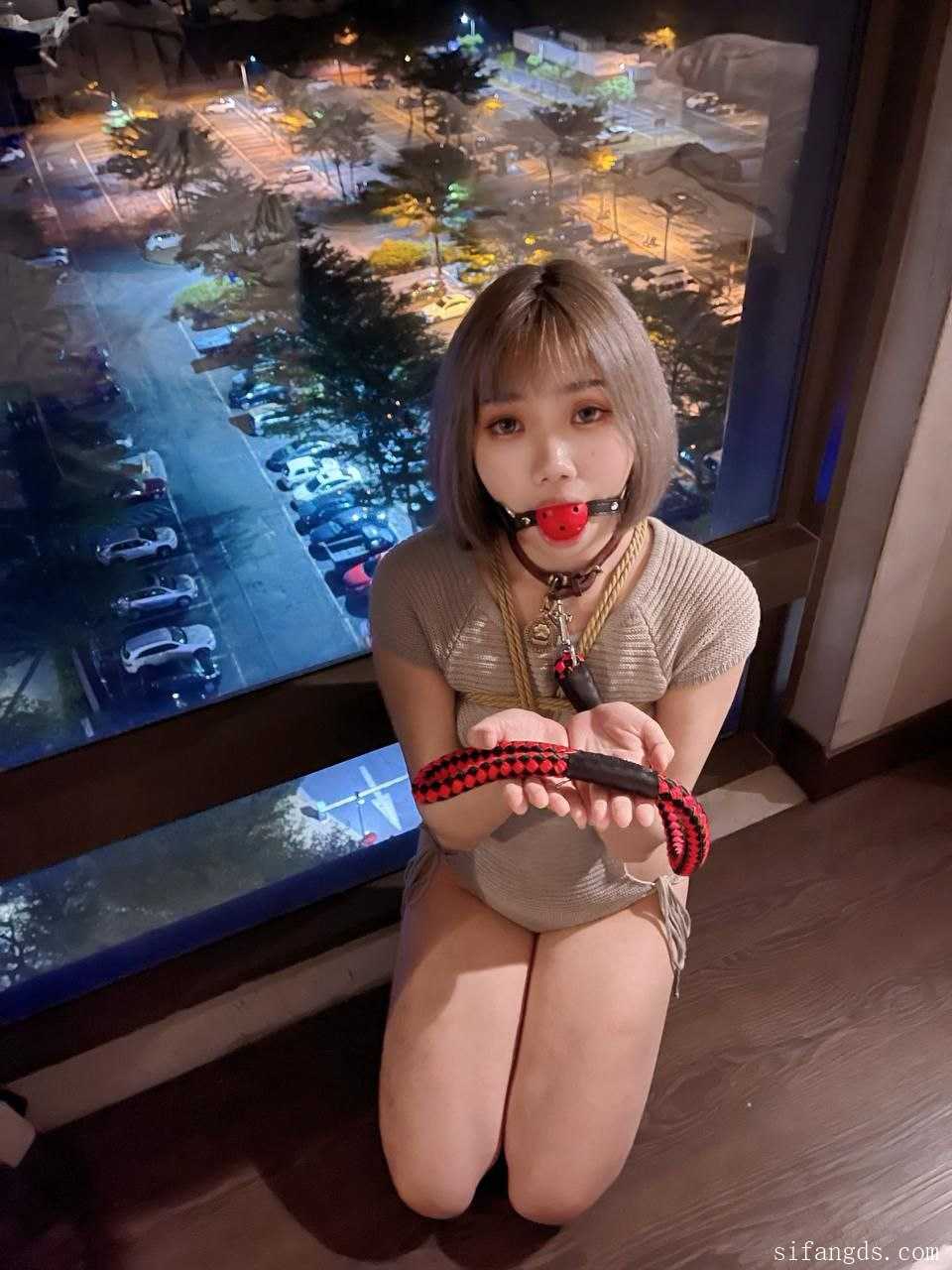  顶级露脸小母狗【Lunana】推特5000元订阅福利①，露出喝尿调教啪啪，各种花样玩花了[21V 1189P+2850M]-第11张图片-萌站