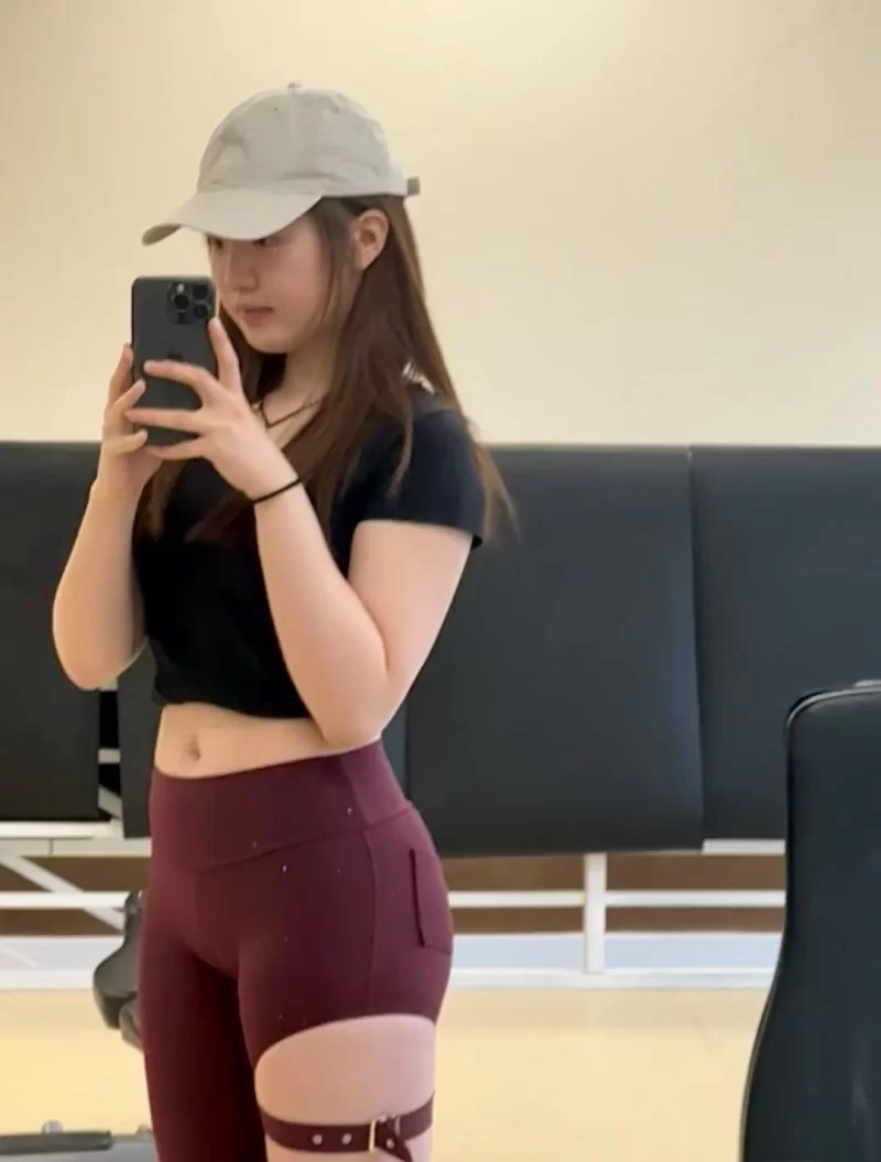  云盘露脸泄密京城小姐姐，职业小护士，平时喜欢撸铁，分手后大量不雅视图被前男友曝光[115v+235p+2.4g]-第1张图片-萌站