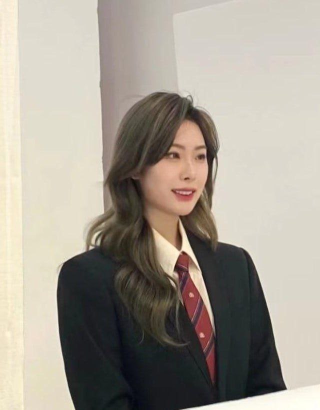   大连艺术学院老师❤️周诗琦❤️私生活真他妈猛，胸上写“母狗”，肚子上写“主人操我”-第1张图片-萌站